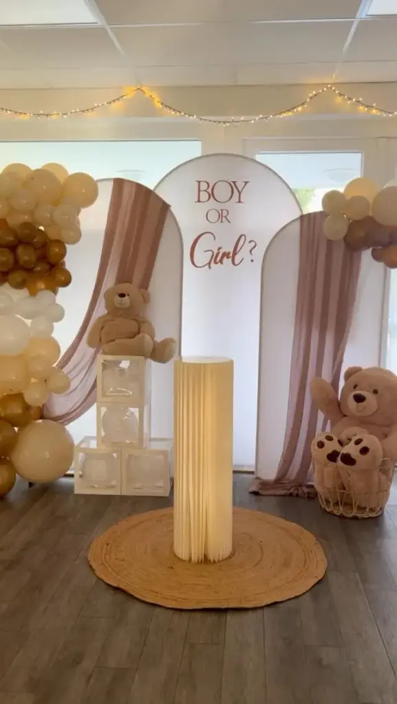 Babyparty-Deko „Boy or Girl?“ mit Bogenwänden, Ballons und Teddys – Fam.Deko