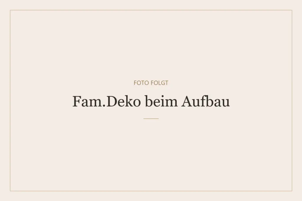 Fam.Deko beim Aufbau einer Dekoration